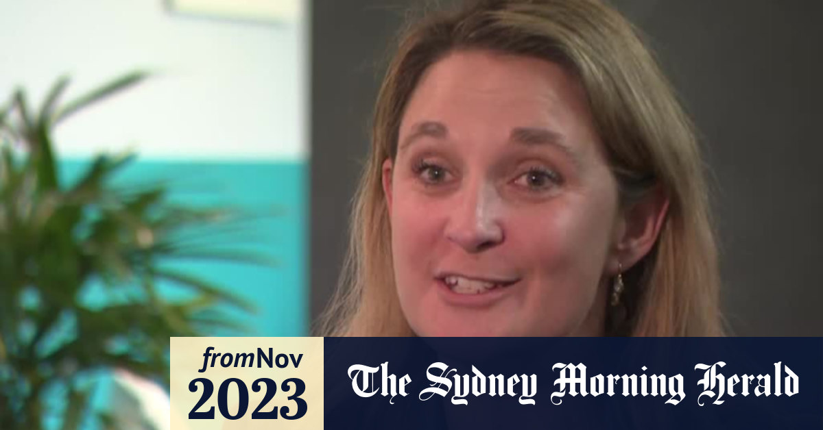 Video Optus CEO resigns after network outage